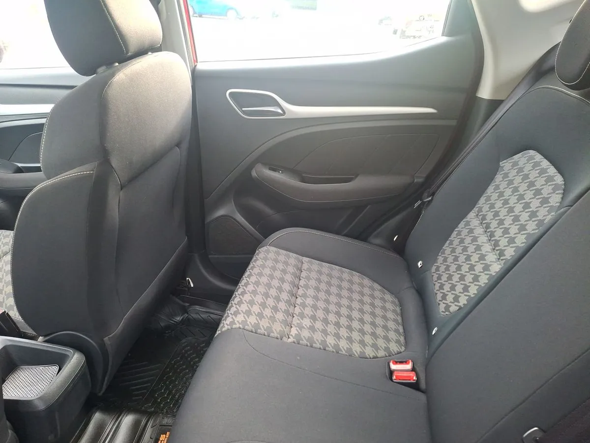 MG Mg Zs 1.5 Std Mt 5p año 2023
