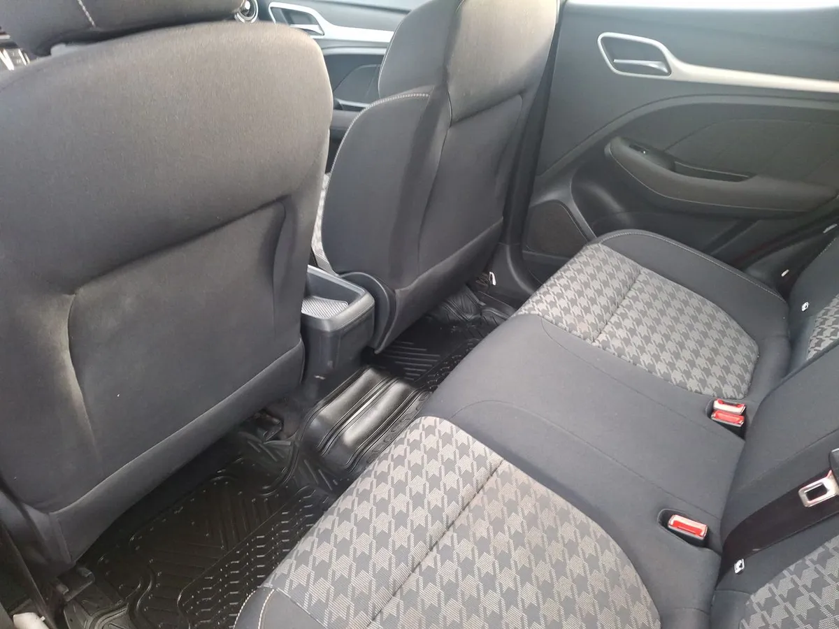 MG Mg Zs 1.5 Std Mt 5p año 2023