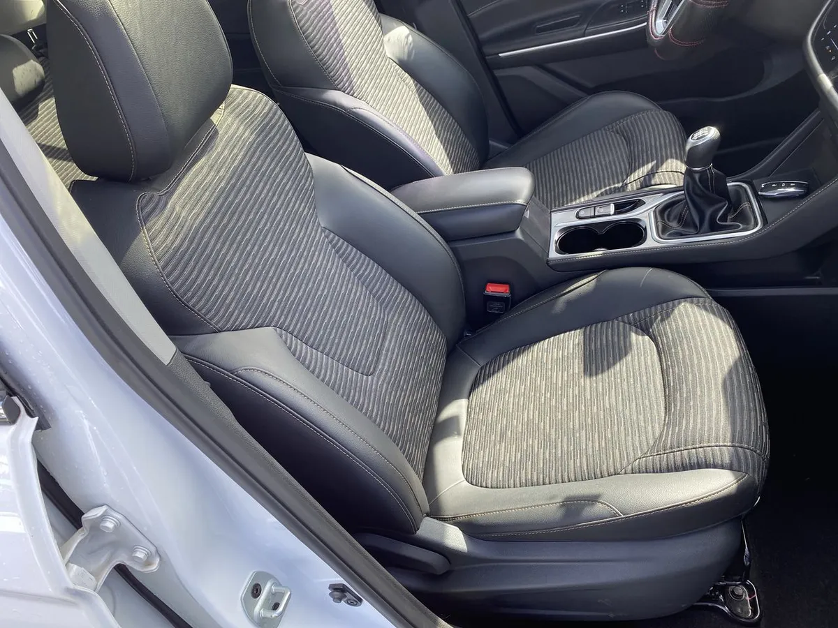 JAC Js4 1.5 Luxury 4x2 Mt 5p año 2025