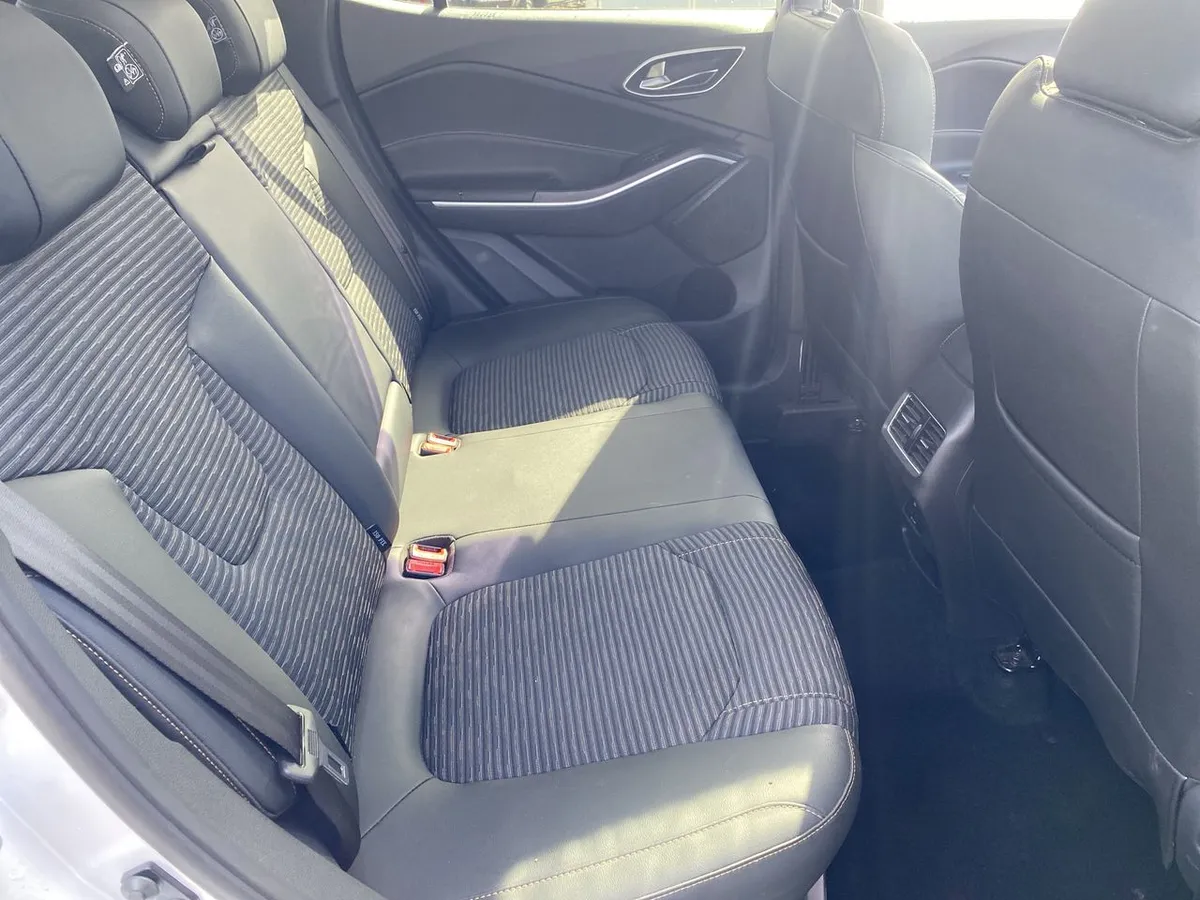 JAC Js4 1.5 Luxury 4x2 Mt 5p año 2025