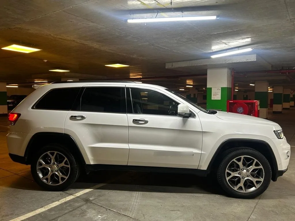 Jeep Grand Cherokee 3.6 Limited 4x4 At 5p año 2022
