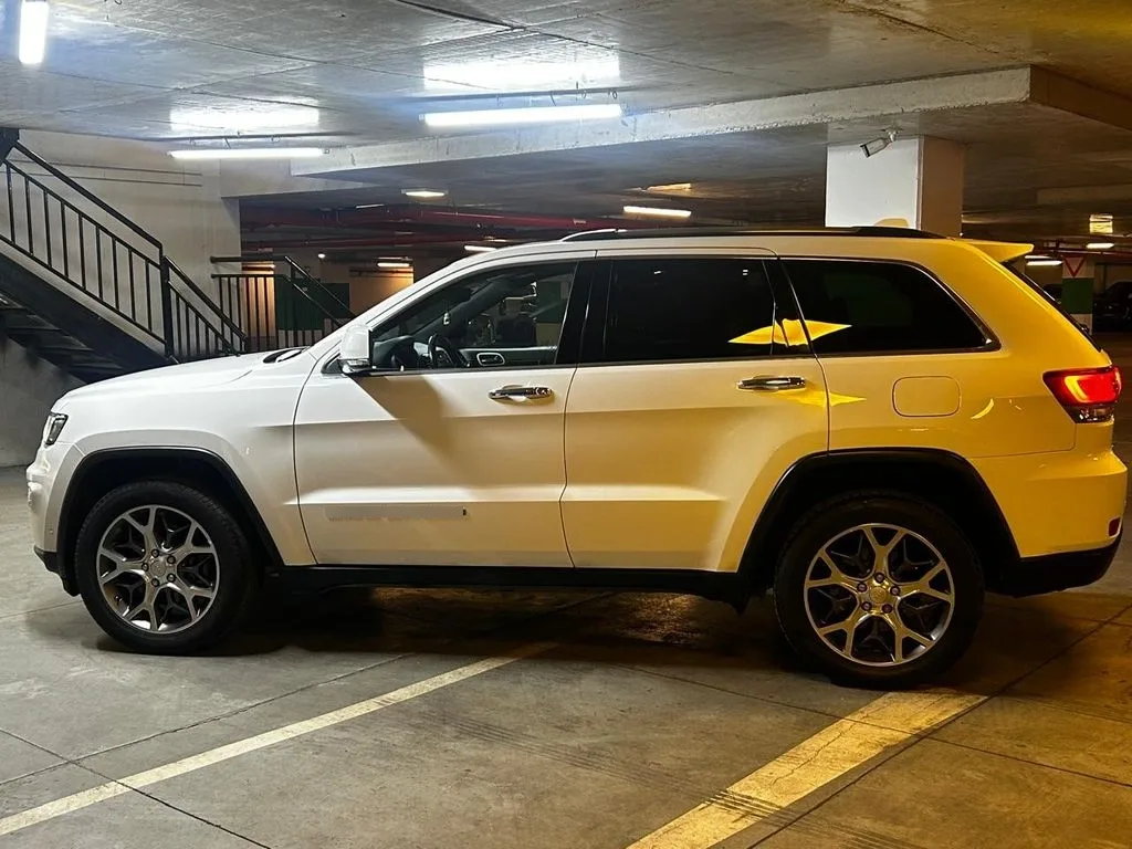 Jeep Grand Cherokee 3.6 Limited 4x4 At 5p año 2022