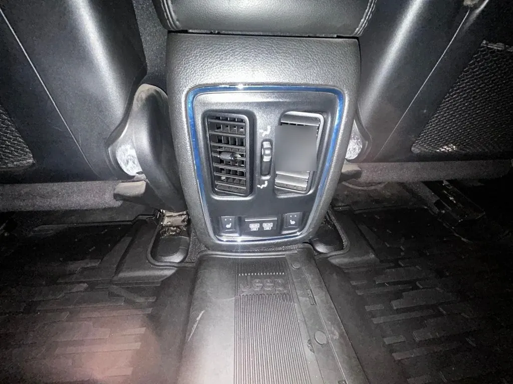 Jeep Grand Cherokee 3.6 Limited 4x4 At 5p año 2022