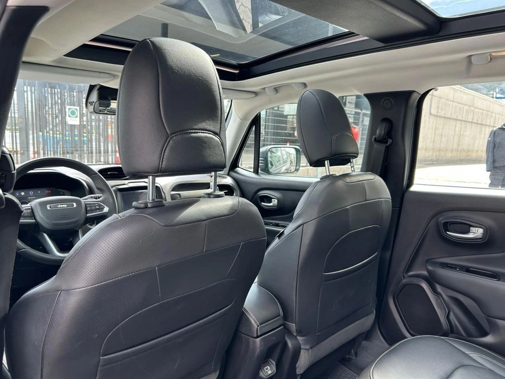 Jeep Renegade 1.3t Longitude 4x2 At 5p año 2023