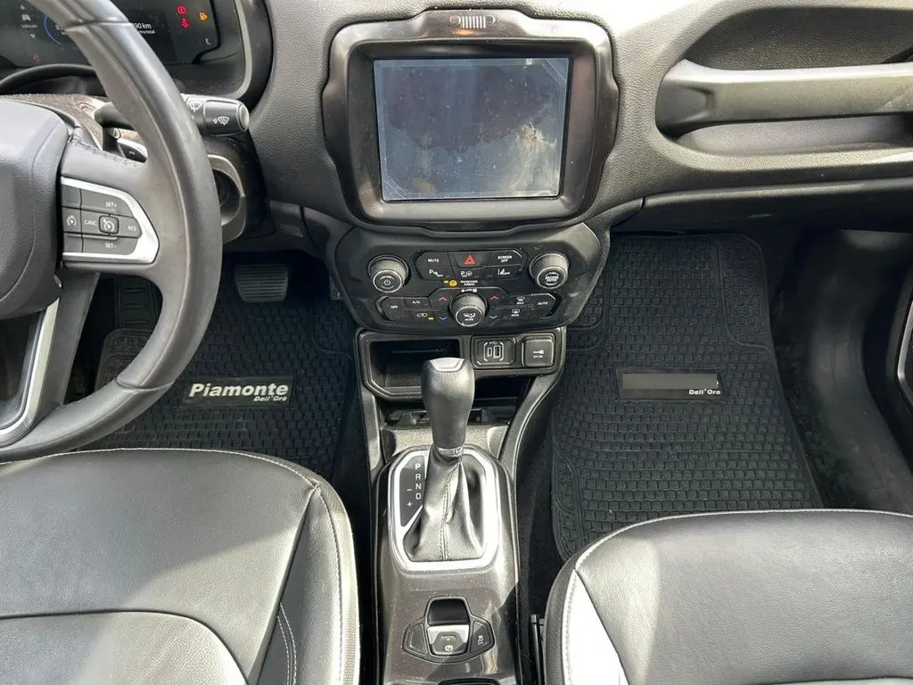 Jeep Renegade 1.3t Longitude 4x2 At 5p año 2023