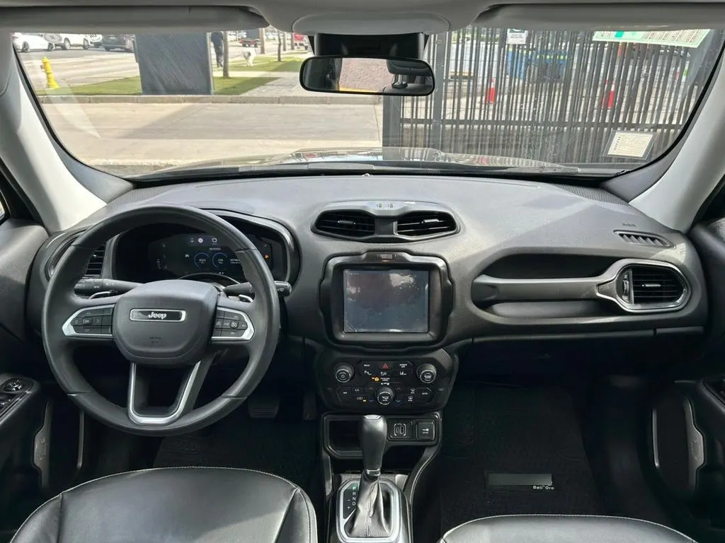 Jeep Renegade 1.3t Longitude 4x2 At 5p año 2023