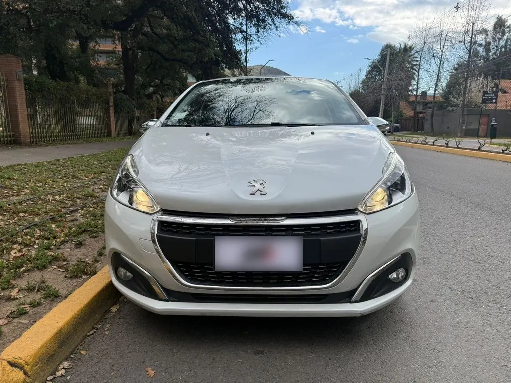 Peugeot 208 Signature Bluehdi 1.5 año 2020