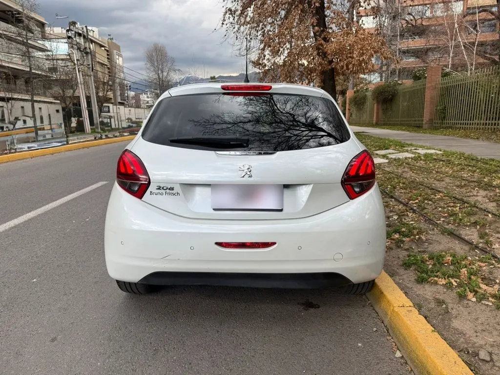 Peugeot 208 Signature Bluehdi 1.5 año 2020