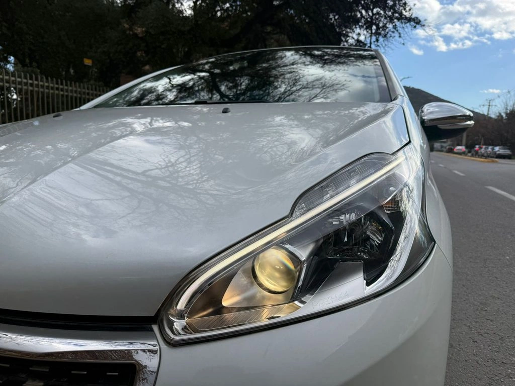 Peugeot 208 Signature Bluehdi 1.5 año 2020