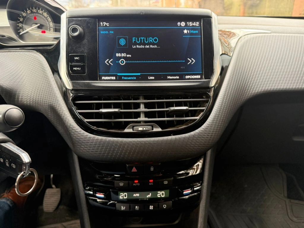 Peugeot 208 Signature Bluehdi 1.5 año 2020