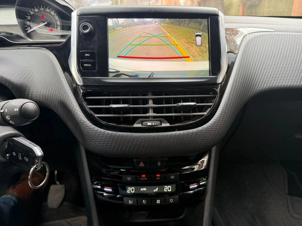 Peugeot 208 Signature Bluehdi 1.5 año 2020