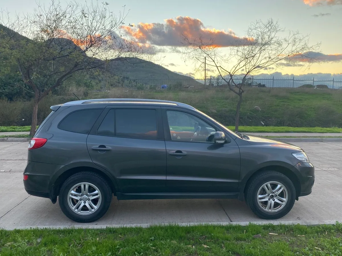 HYUNDAI SANTA FE 2.4 Gls 4wd Mt año 2010