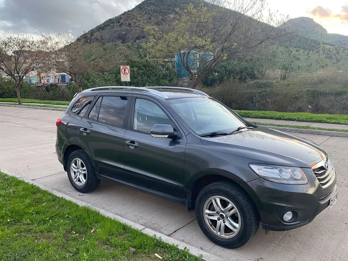 HYUNDAI SANTA FE 2.4 Gls 4wd Mt año 2010