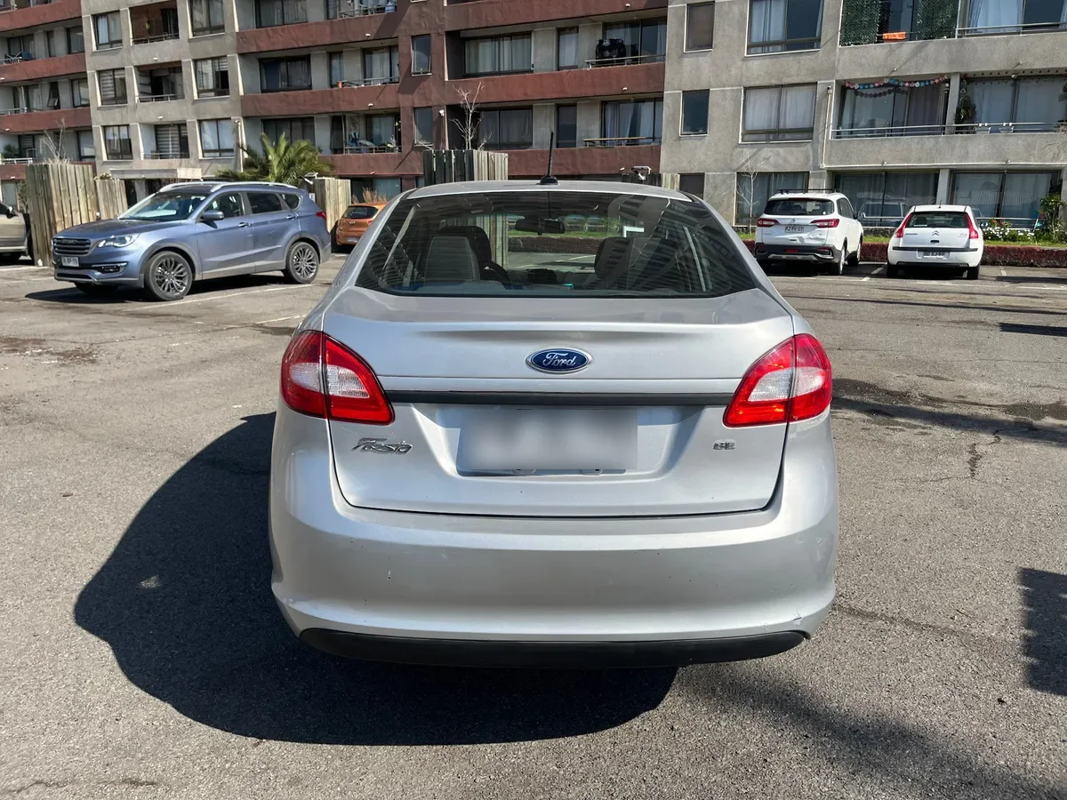 FORD FIESTA 1.6 Se 4p Mt año 2013