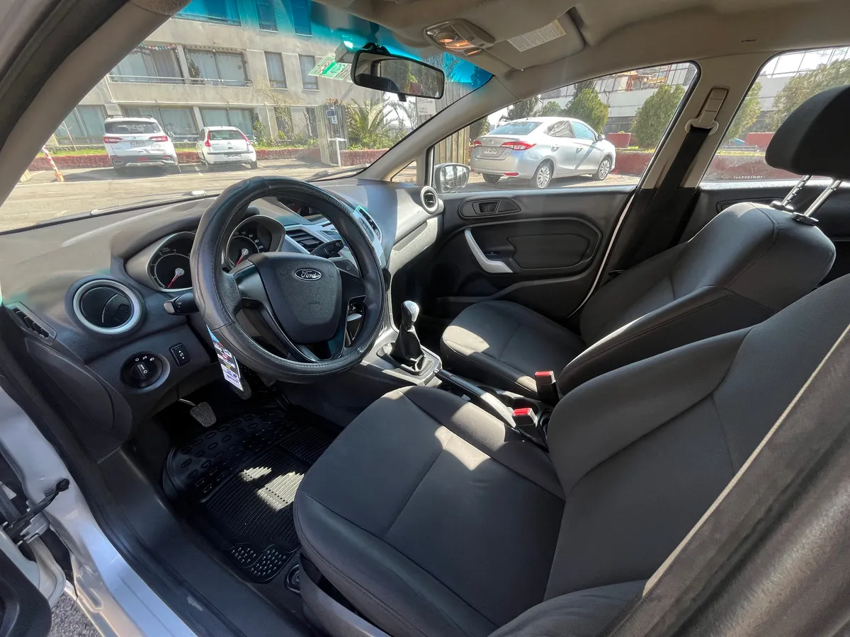 FORD FIESTA 1.6 Se 4p Mt año 2013