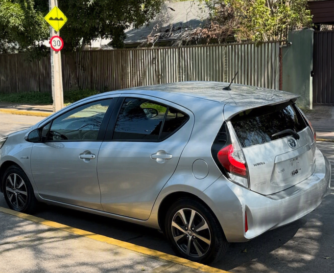 TOYOTA PRIUS 1.5 C At Hibrido año 2020