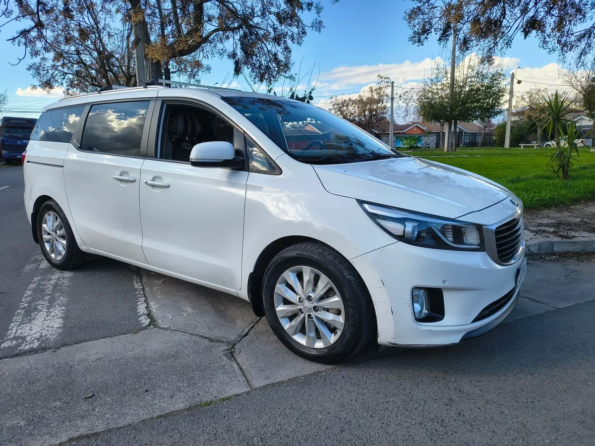 KIA MOTORS GRAND CARNIVAL Grand Carnival Ex 2.2 Dsl 6at Full año 2017