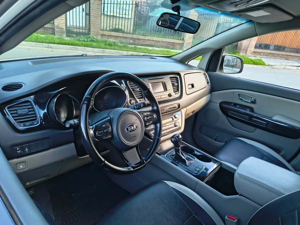 KIA MOTORS GRAND CARNIVAL Grand Carnival Ex 2.2 Dsl 6at Full año 2017