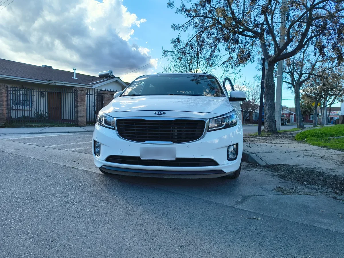 KIA MOTORS GRAND CARNIVAL Grand Carnival Ex 2.2 Dsl 6at Full año 2017