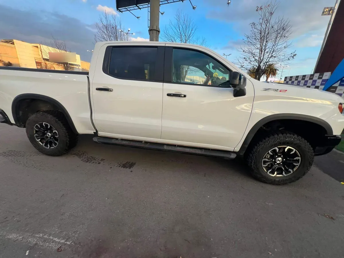 Chevrolet Silverado 6.2 Zr2 R 4x4 At 4p año 2025