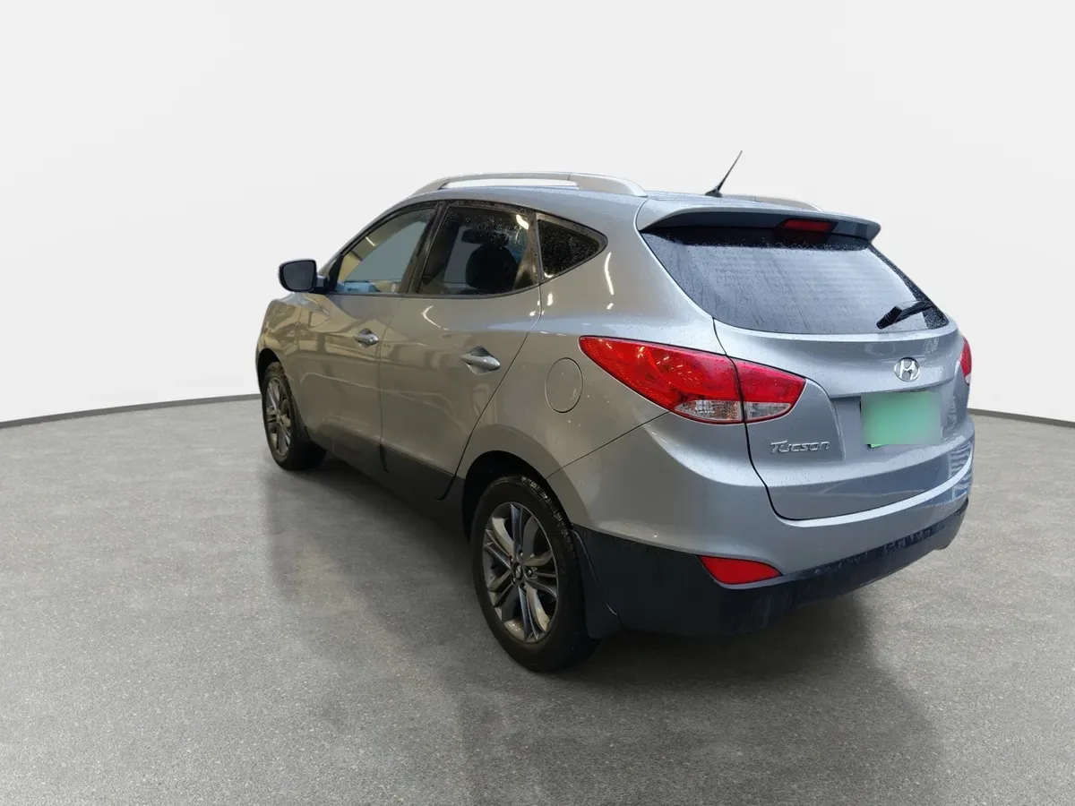 Hyundai Tucson 2.0 Gl 2wd Lm Pe Ac 2ab At 5p año 2016
