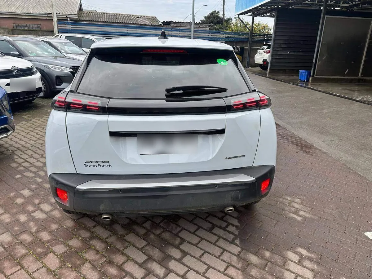 Peugeot 2008 1.2 Mca Allure Mhev 136hp 4x2 At 5p año 2026