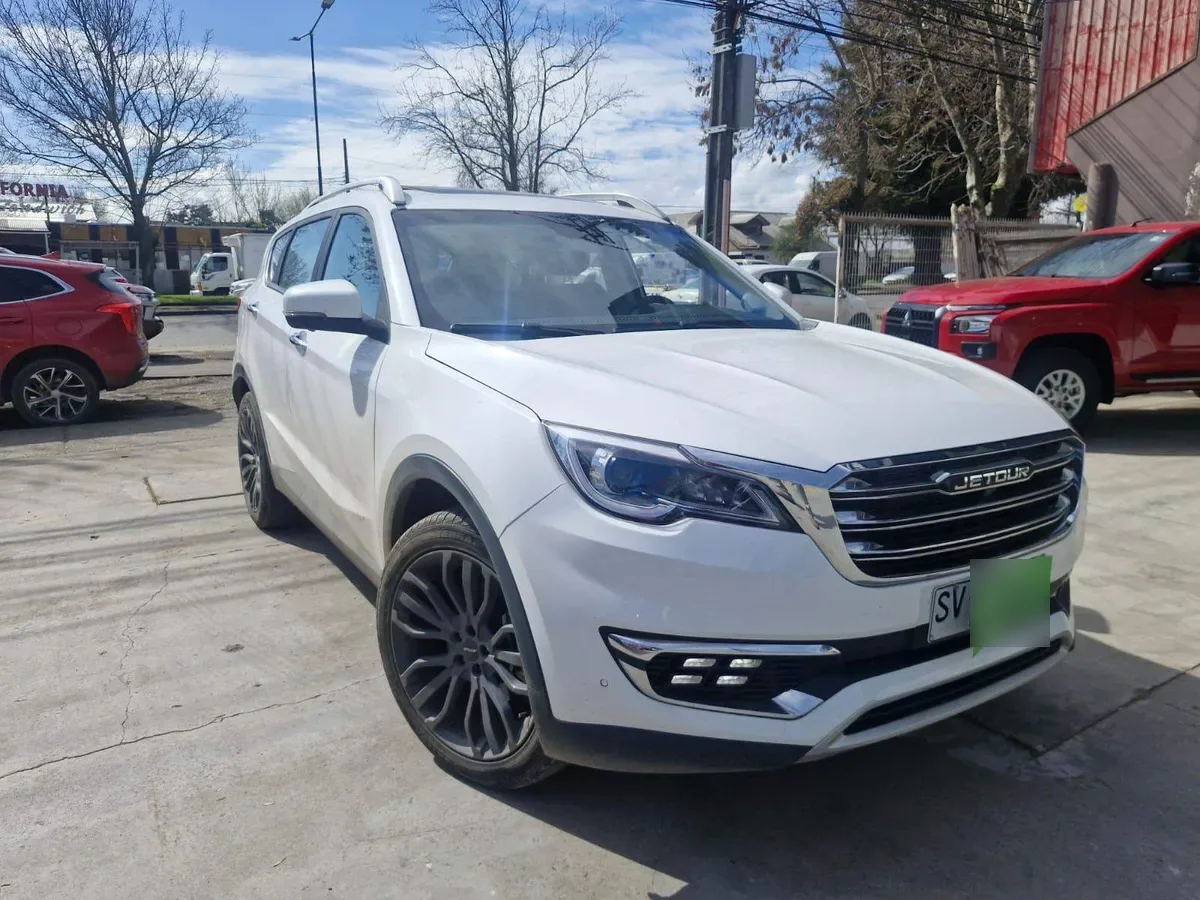 Jetour X70 1.5t Glx 4x2 At 5p año 2024