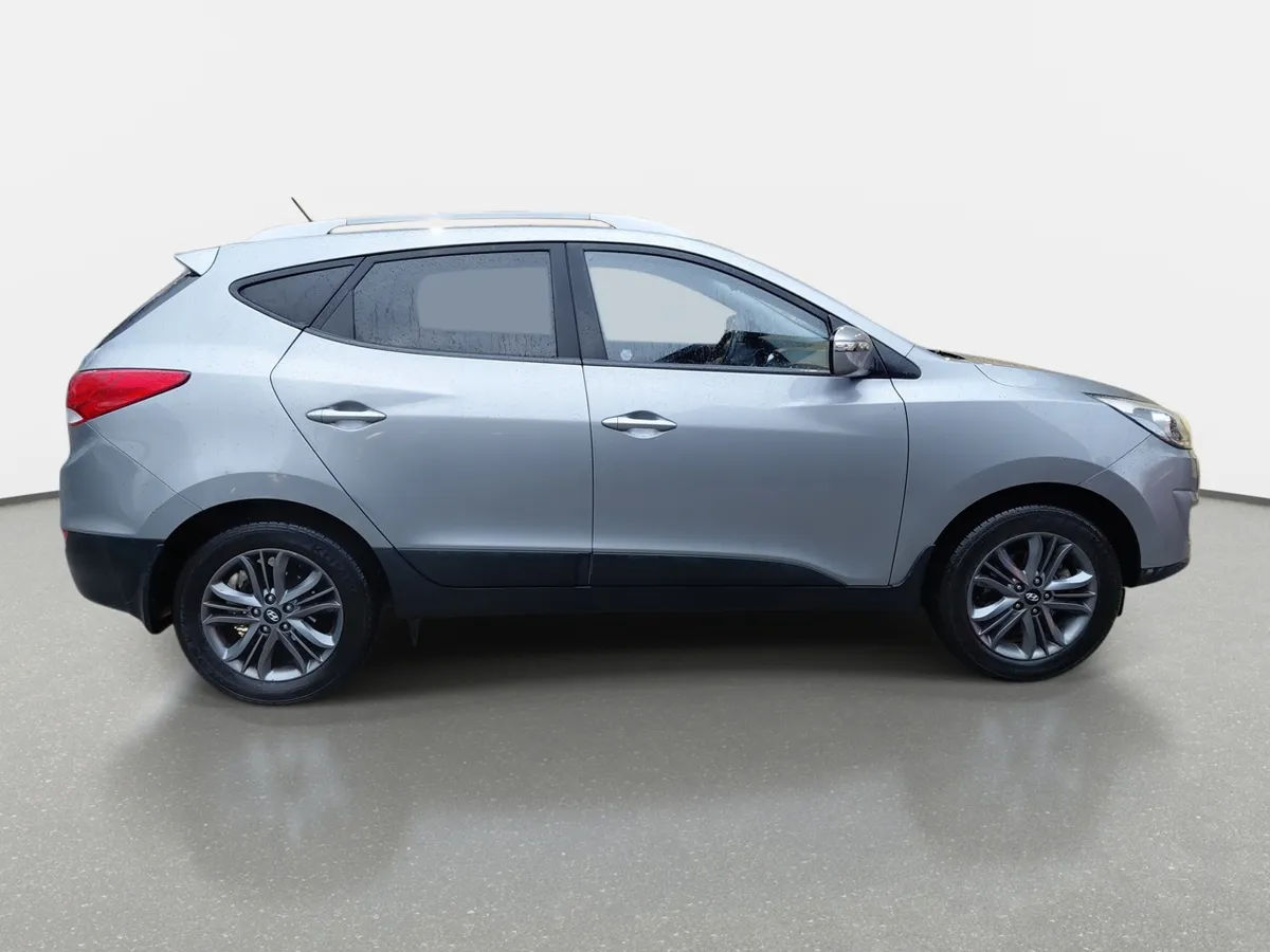 Hyundai Tucson 2.0 Gl 2wd Lm Pe Ac 2ab At 5p año 2016
