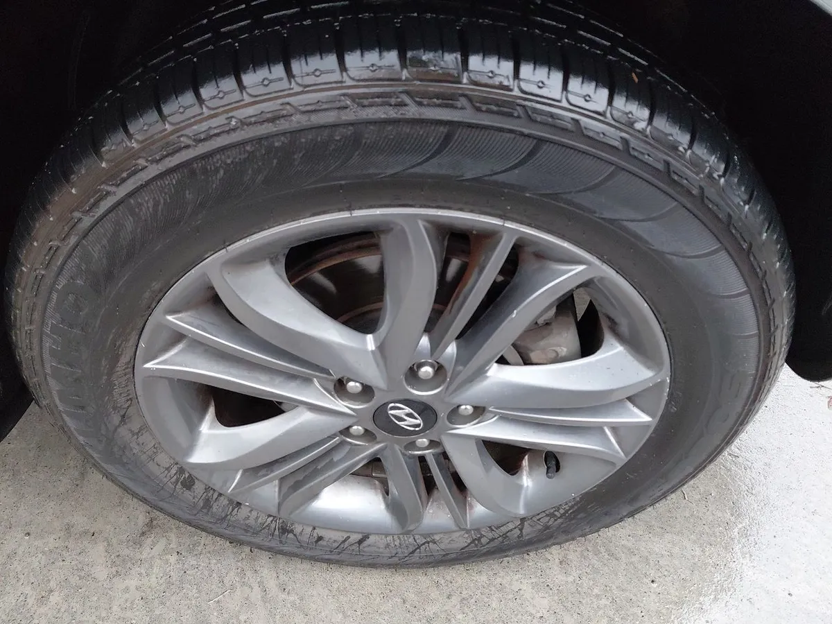 Hyundai Tucson 2.0 Gl 2wd Lm Pe Ac 2ab At 5p año 2016