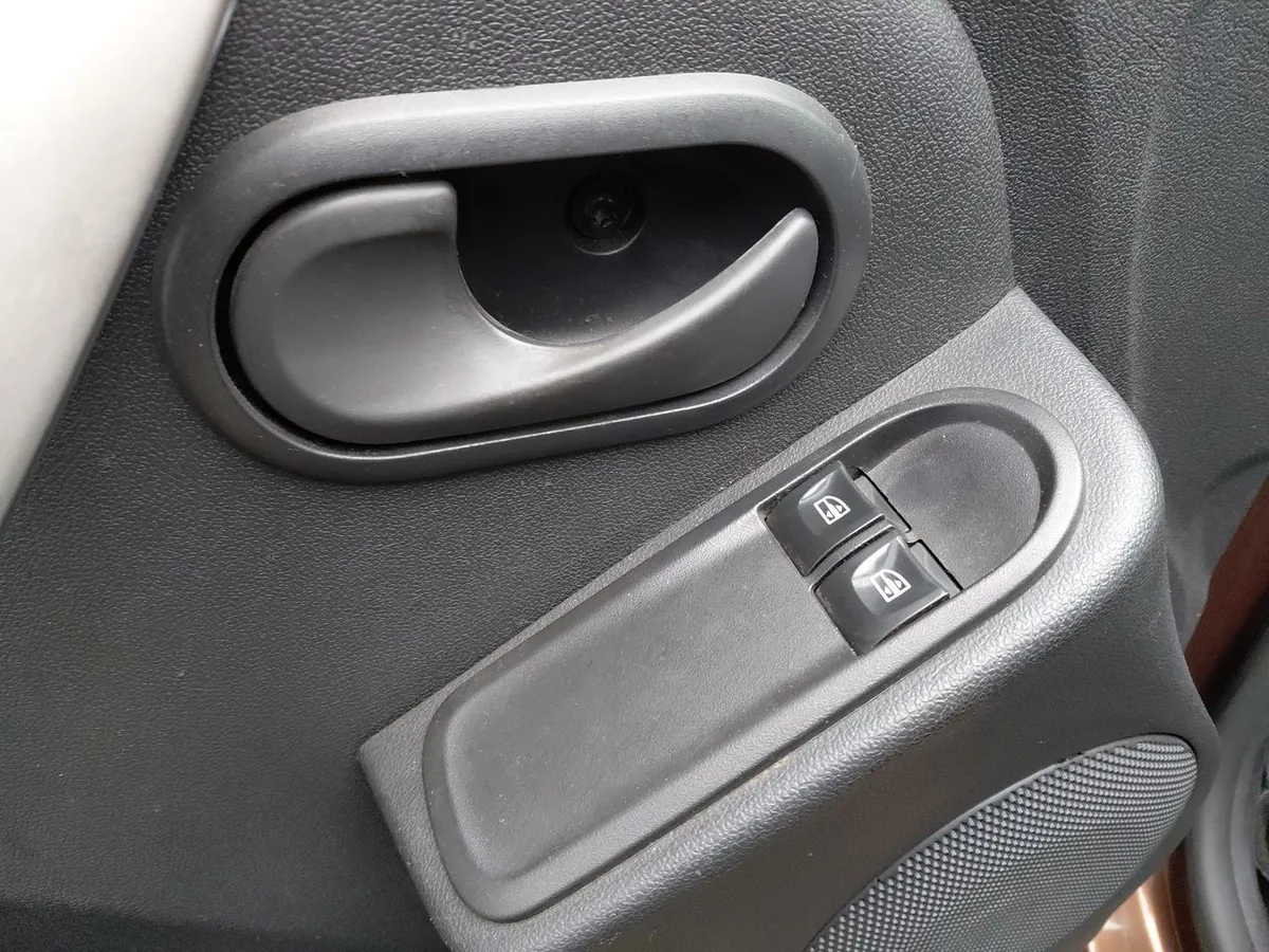 Renault Duster 1.6 Life 4x2 5mt 5p año 2019