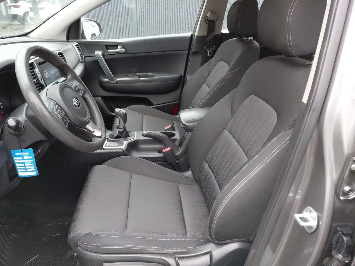 Kia Sportage 2.0 Lx 2wd Ac 6mt 5p año 2018