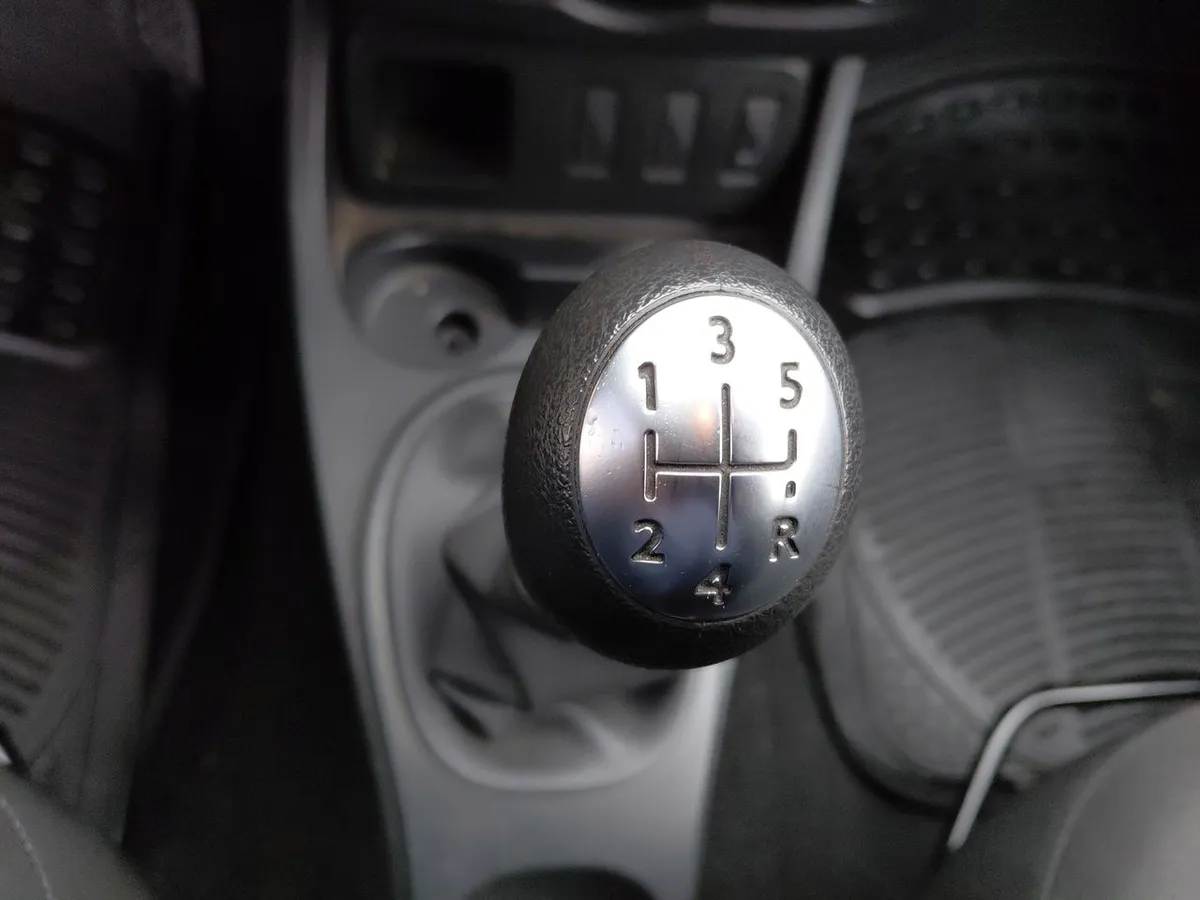 Renault Duster 1.6 Life 4x2 5mt 5p año 2019