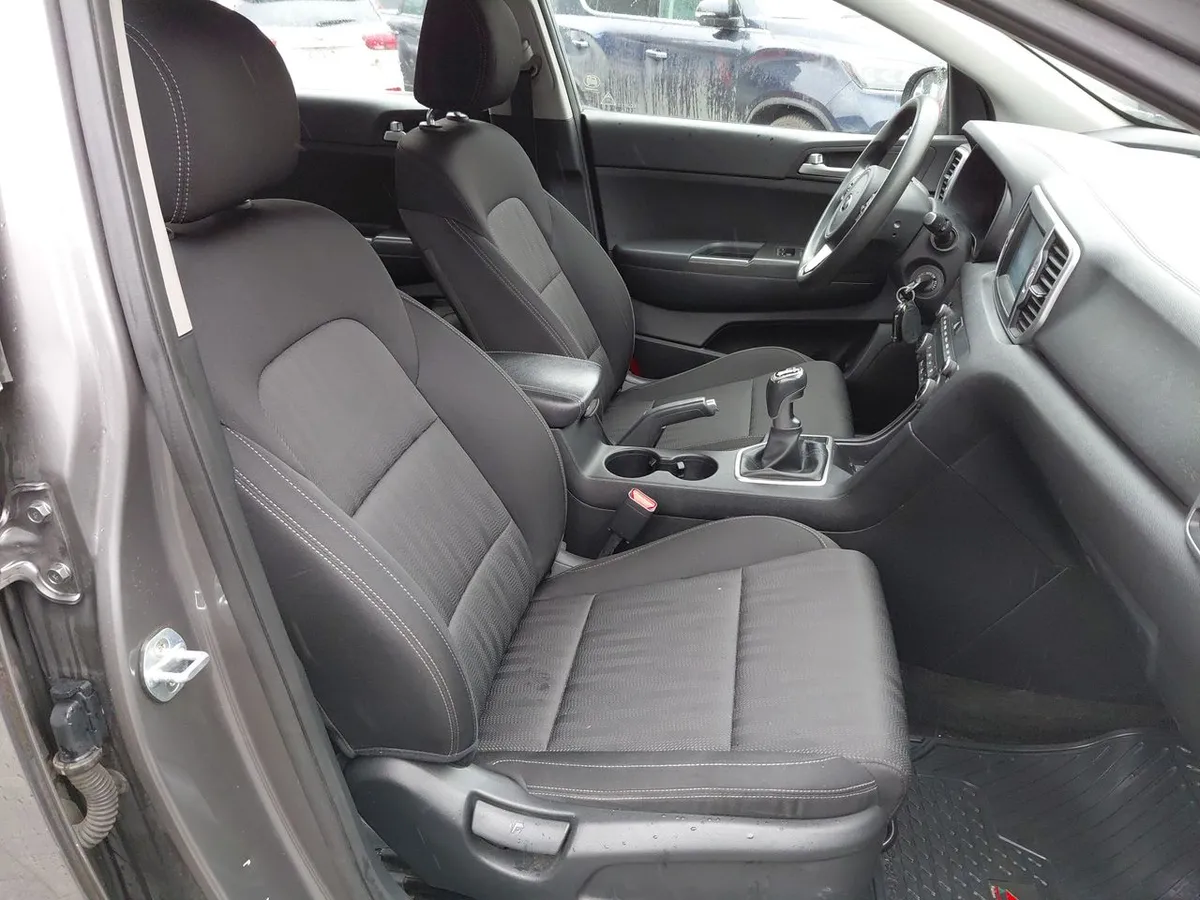 Kia Sportage 2.0 Lx 2wd Ac 6mt 5p año 2018