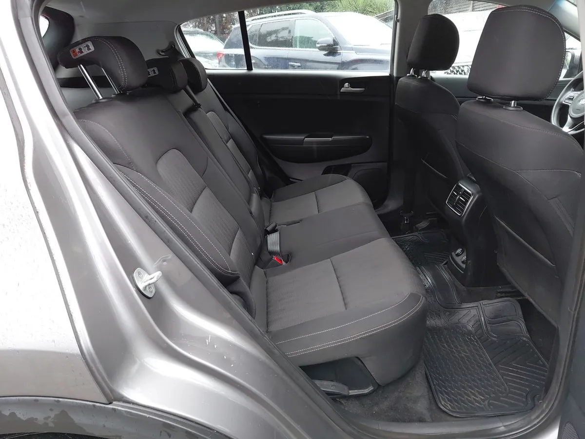 Kia Sportage 2.0 Lx 2wd Ac 6mt 5p año 2018