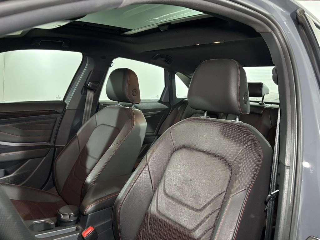 Volkswagen Jetta Gli 4x2 2.0 Aut año 2024