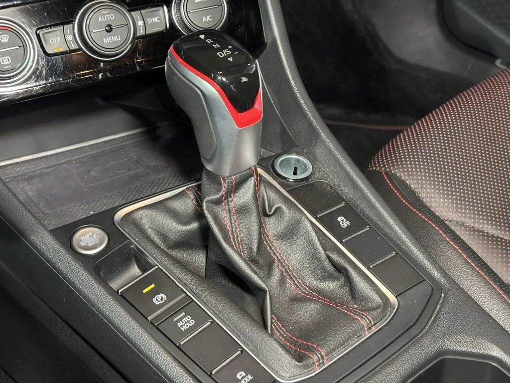 Volkswagen Jetta Gli 4x2 2.0 Aut año 2024
