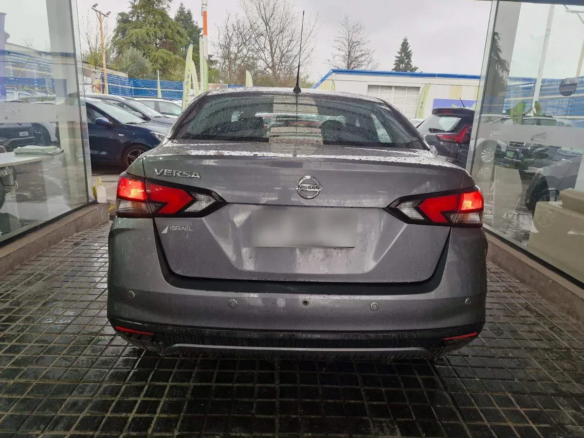 Nissan Versa 1.6 Sense 4x2 Mt 4p año 2021