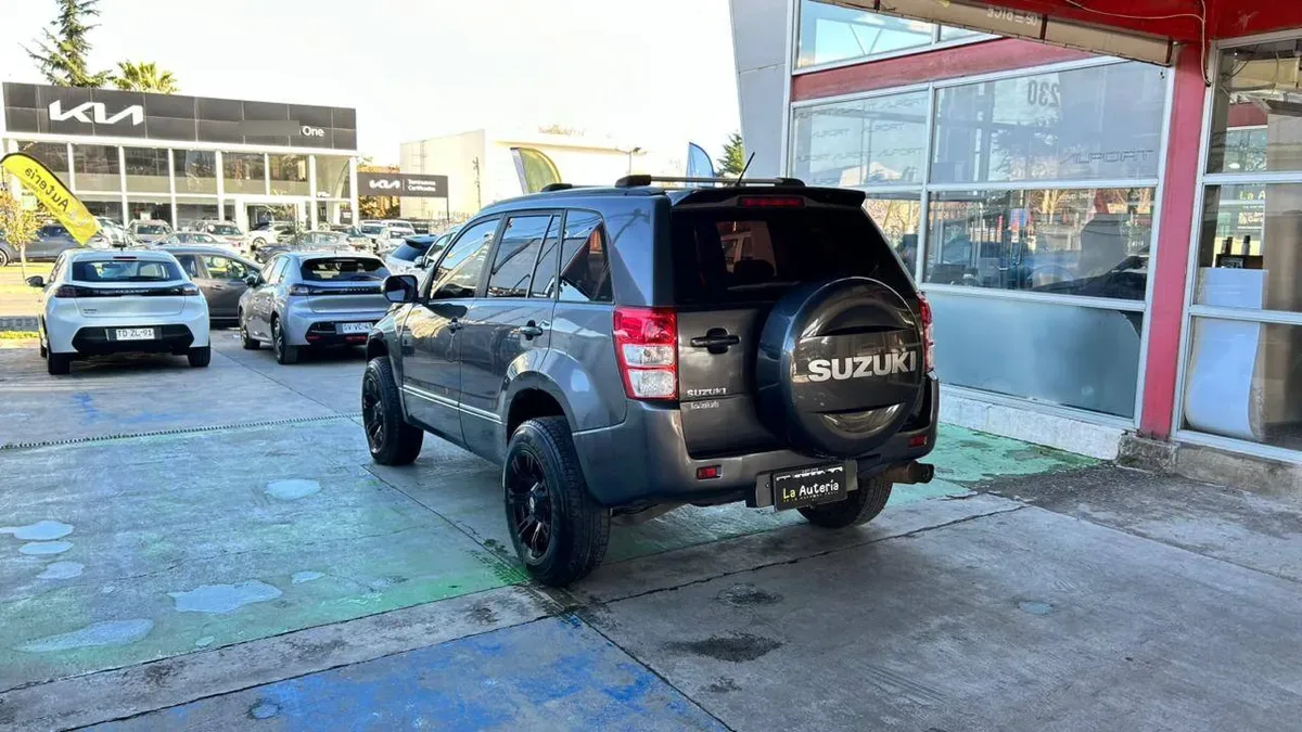 Suzuki Grand Nomade Glx Ltd 2.4 Aut año 2017