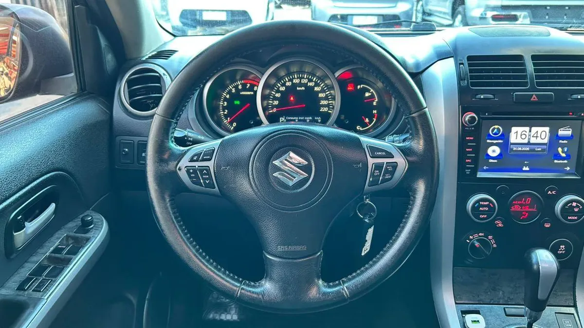 Suzuki Grand Nomade Glx Ltd 2.4 Aut año 2017