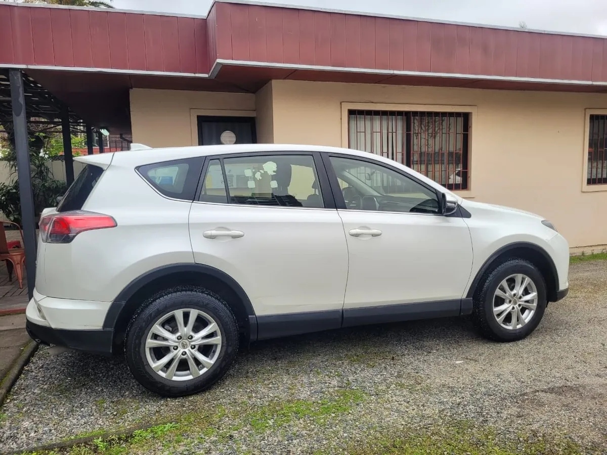 TOYOTA RAV4 2.0 Super Lujo Mt 4x4 año 2016