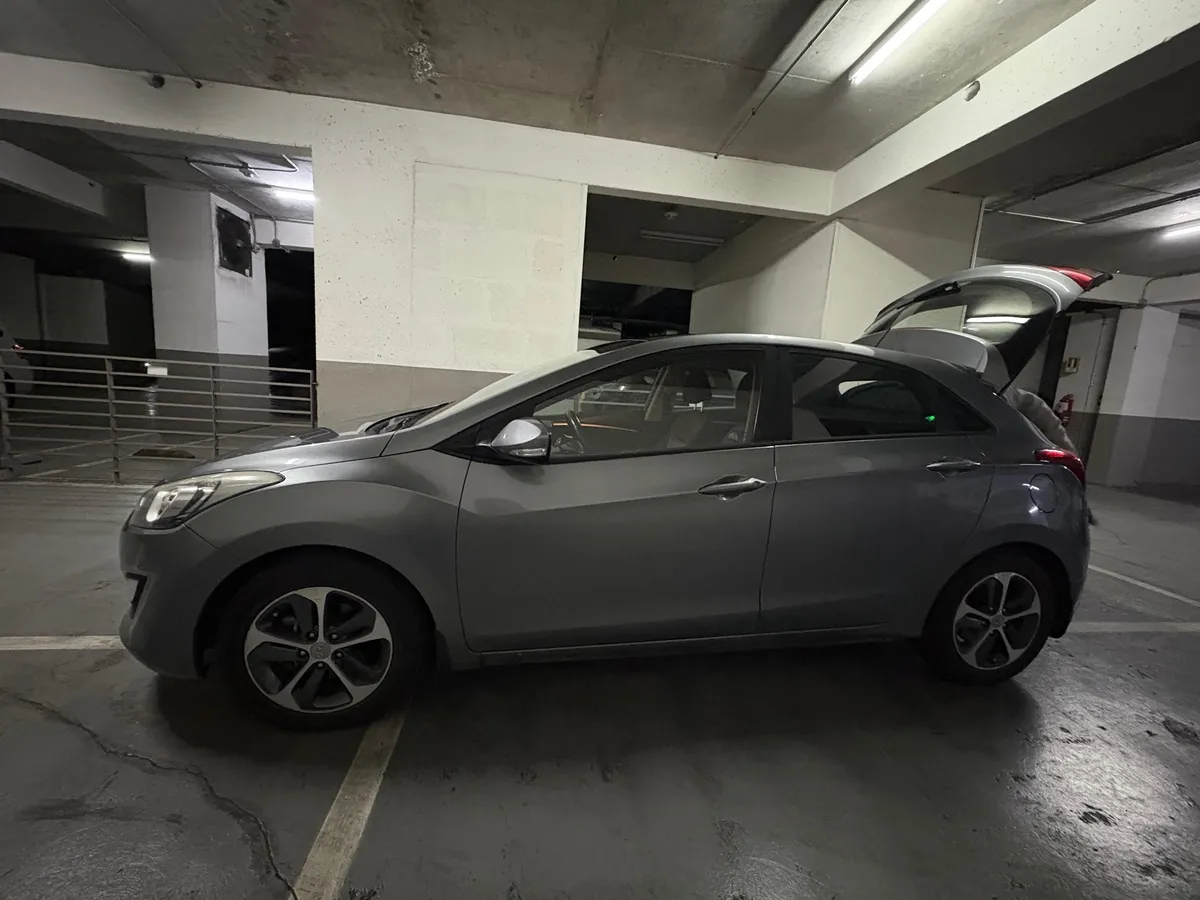HYUNDAI I-30 1.6 Gd Gls Sun Mt año 2017