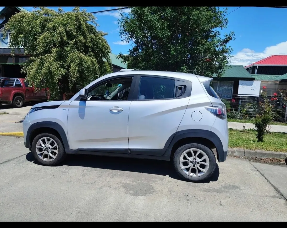 MAHINDRA KUV100 1.2 Elite Mt año 2020