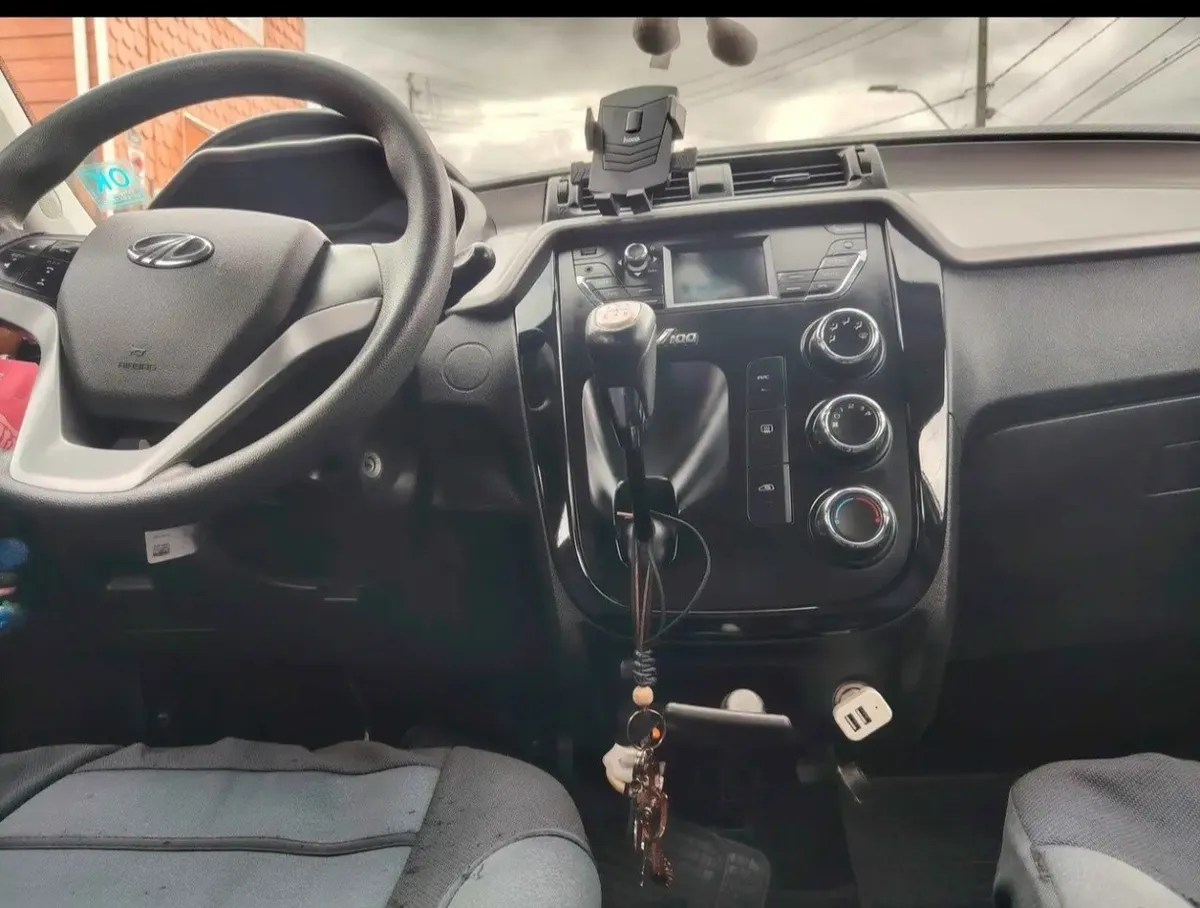 MAHINDRA KUV100 1.2 Elite Mt año 2020
