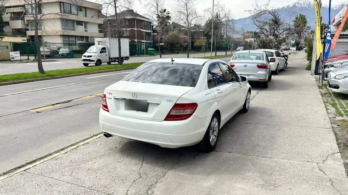 Mercedes-Benz C180 Cgi Blue Efficiency 1.8 Aut año 2011