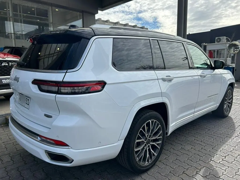 Jeep Cherokee L Summit 4x4 3.6 Aut año 2024