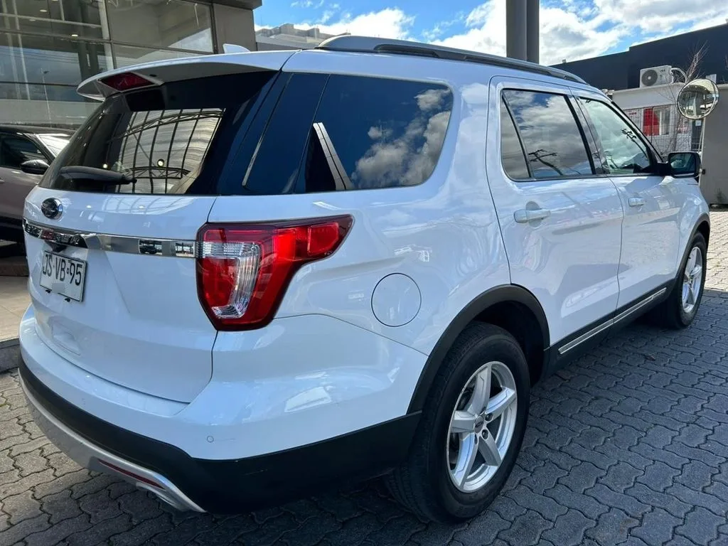 Ford Explorer 3.5 Xlt 4x2 3 Corridas At 5p año 2017