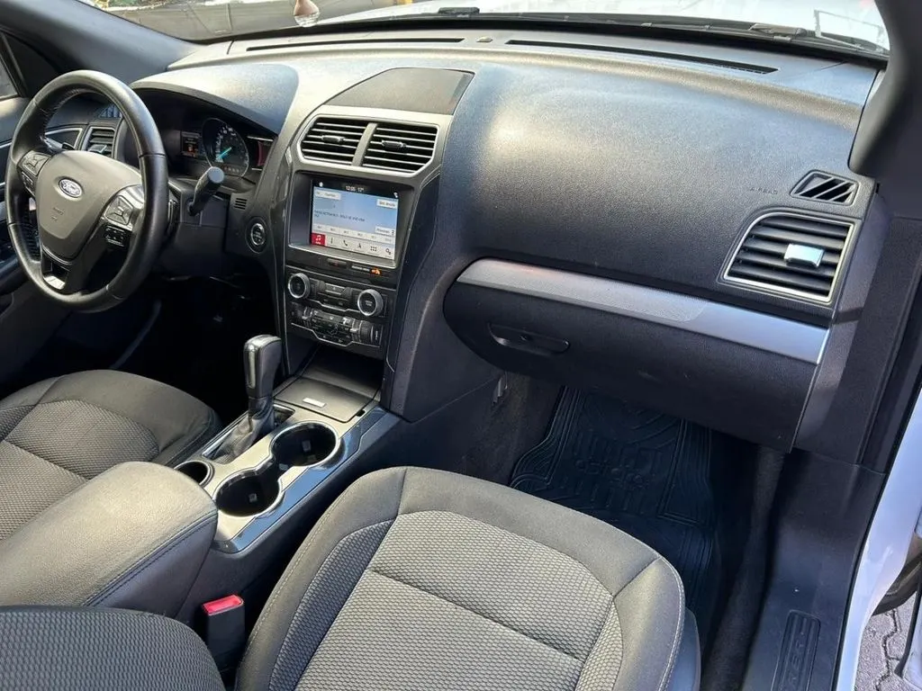 Ford Explorer 3.5 Xlt 4x2 3 Corridas At 5p año 2017