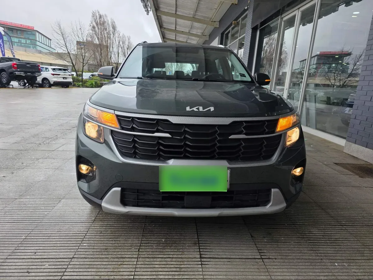Kia Seltos 1.5 Ex 4x2 6mt 5p año 2025