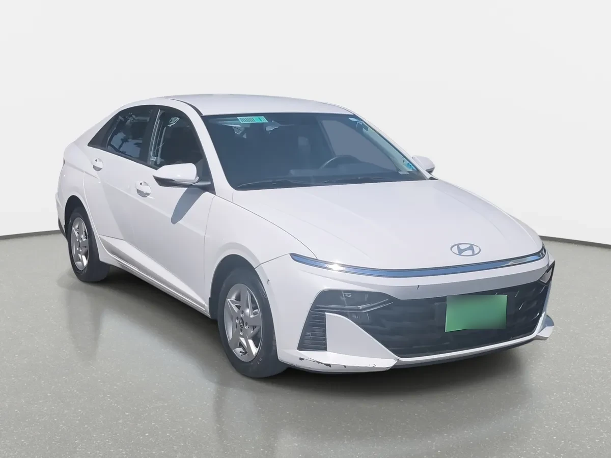 Hyundai Accent 1.5 Plus 4x2 At 4p año 2025
