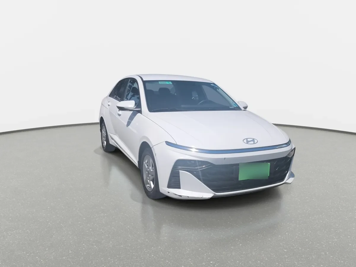 Hyundai Accent 1.5 Plus 4x2 At 4p año 2025